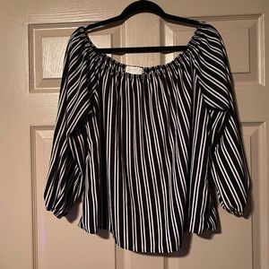 💖Forever 21 off the shoulder 3/4 sleeves shirt